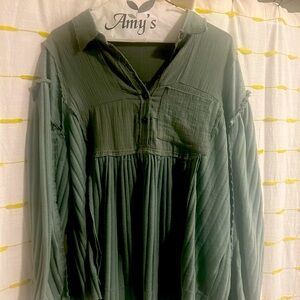 Never worn gimmick brand top.